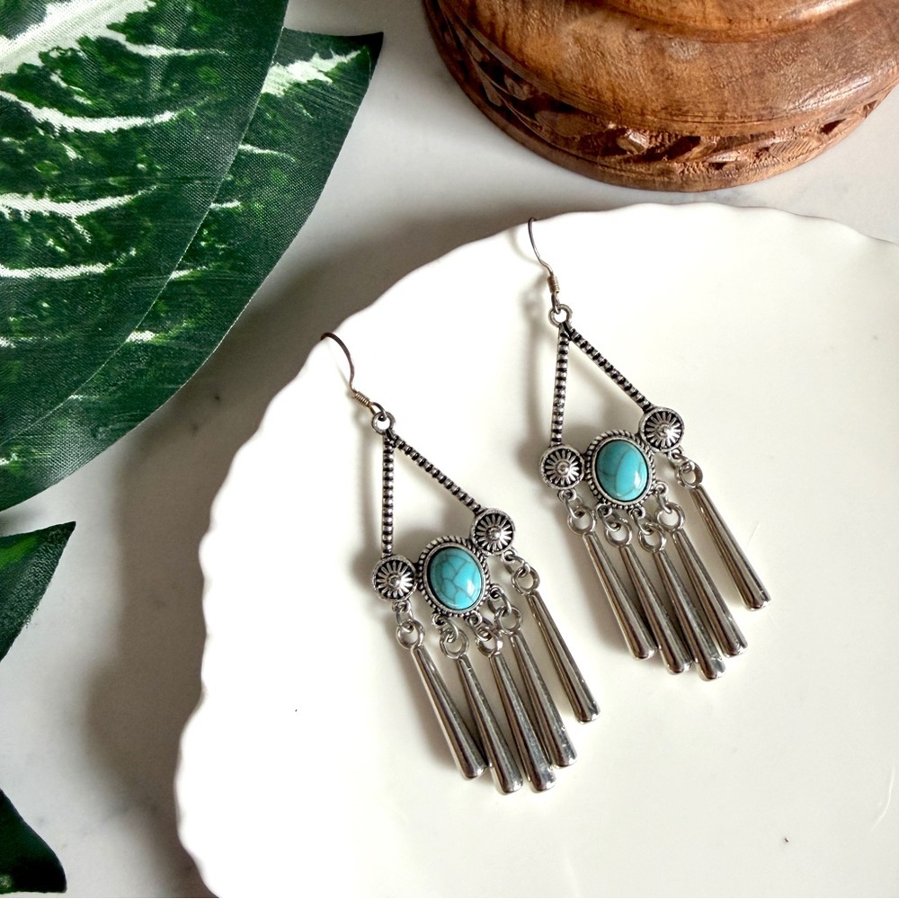 3/$22🩶 Faux Turquoise Stone Silver Tone Dangle Earrings PREOWNED Boho Jewelry